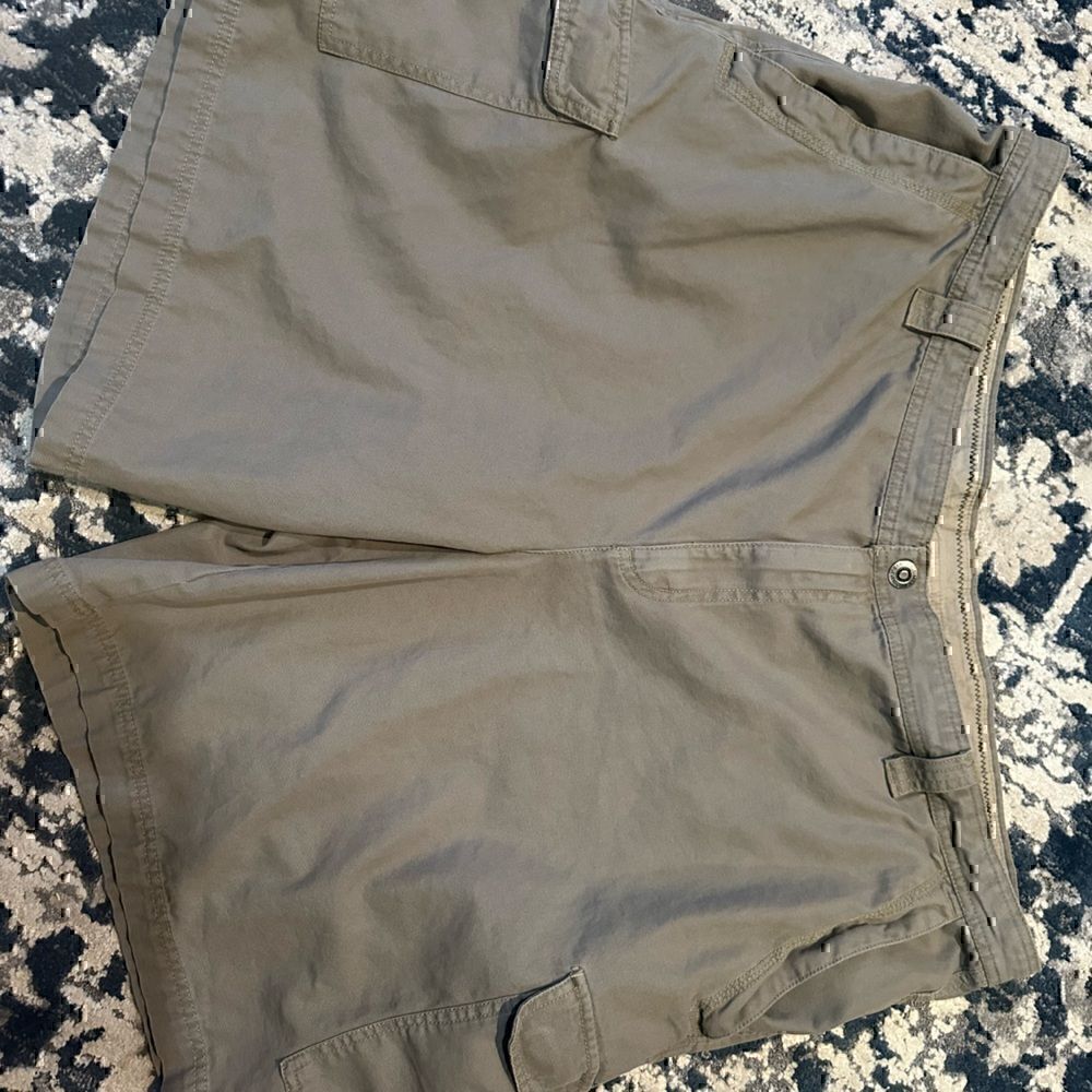 Columbia Mens 46 x 10 Cargo Shorts